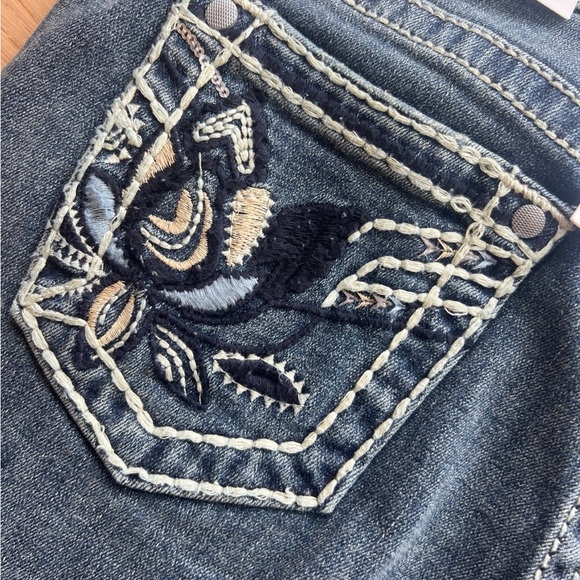 Vigoss Blue Embroidered Jeans Floral Design slim bootcut size 4 34 long midrise - Picture 8 of 11